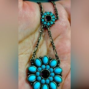 Vintage Express Chic floral design with turquoise and purple accents